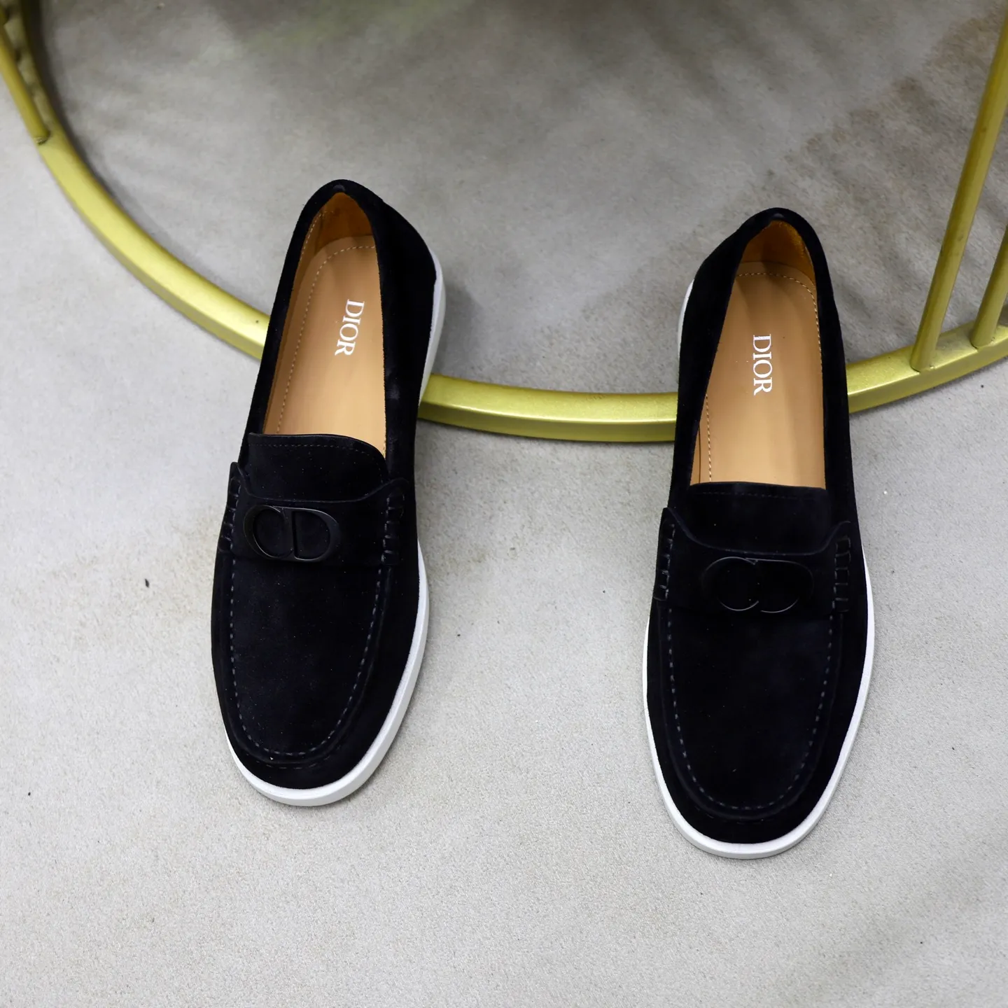 Ex-factory price: 540🙅‍♂️🙅‍♂️🙅‍♂️ Brand: Dior DIOR Standard code: Men's code 38/44 (45 can be customized) Grade: Same as the official website Material: Original cowhide stitching, cowhide lining, original TPU wear-resistant soft outsole Style categories: Leisure and sports version, footwear for driving, young fashion, European and American trends, British style Color: actual picture color